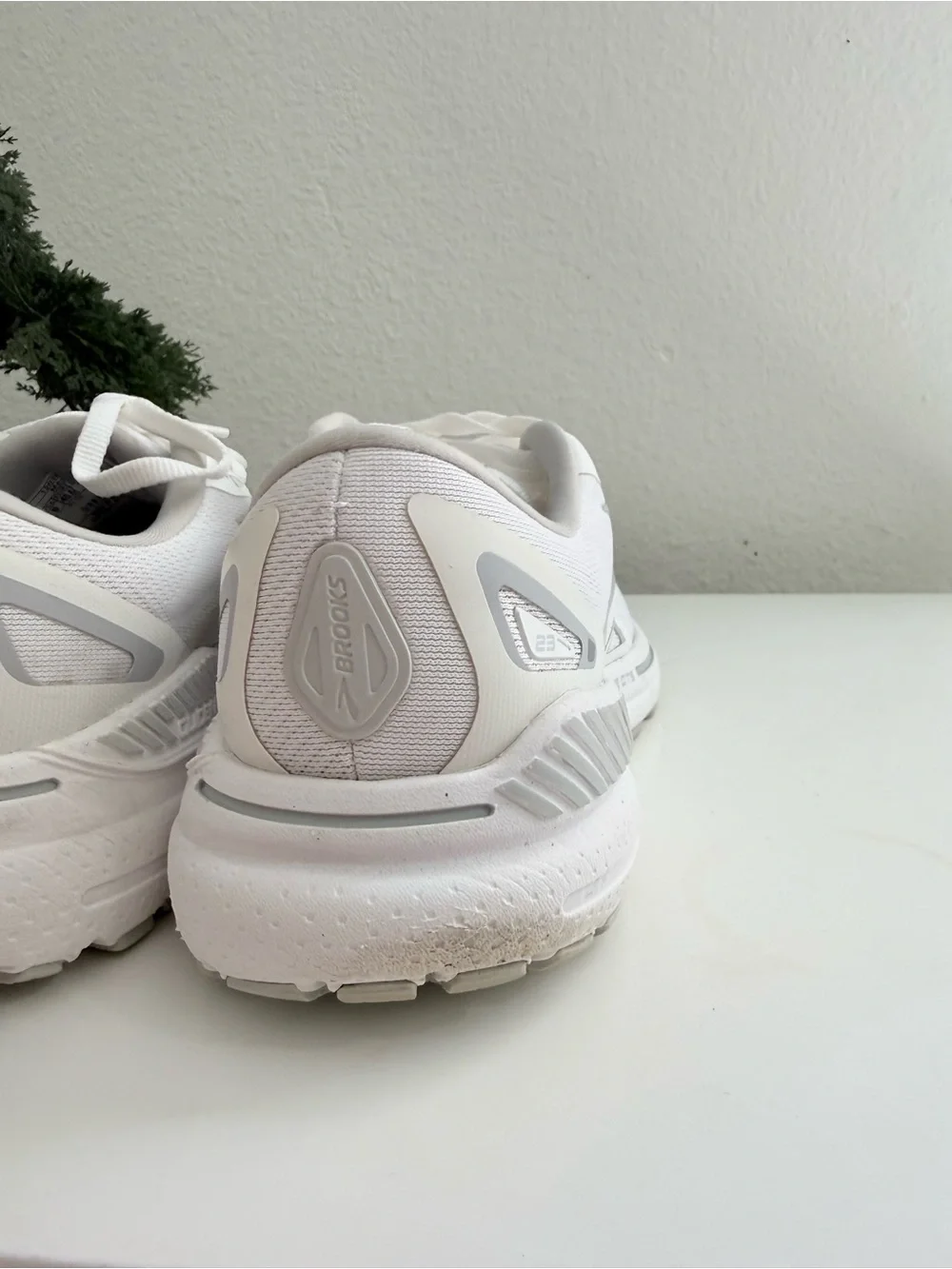Brooks Adrenaline GTS 23 Women size 9 White and Light Gray Running Shoes - Picture 6 of 9